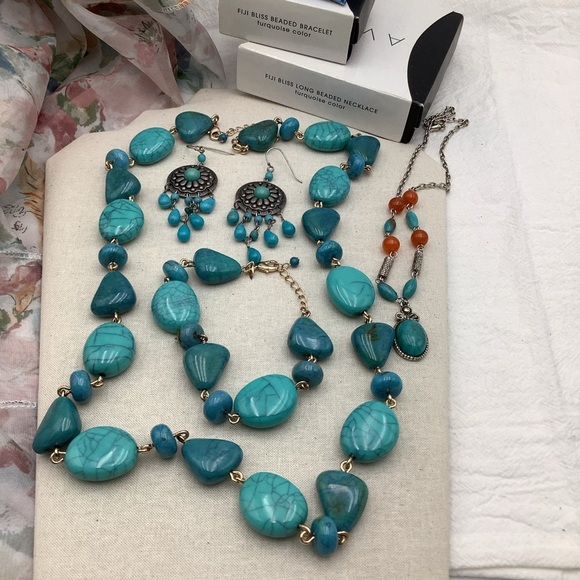 🎄🎄Avon Turquoise  Earrings and Fiji Bliss 2013 Necklace and Bracelet - Picture 1 of 5